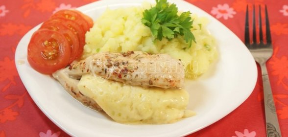 Салат с кускусом, вишнями и орехами