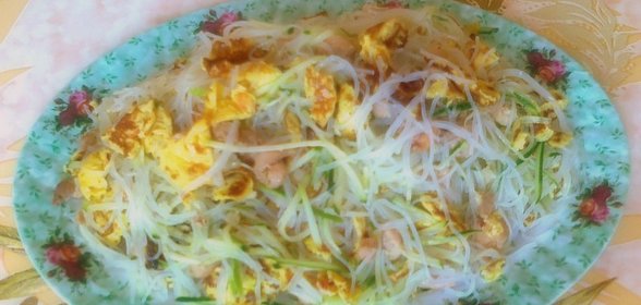 Салат из фунчезы и яичных блинчиков