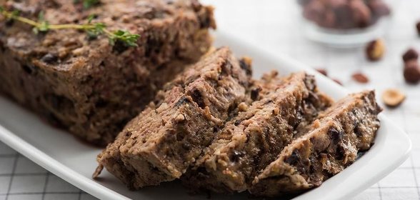 Террин из свинины с сухофруктами и орехами