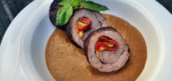 Капуста тушеная с овощами и свининой