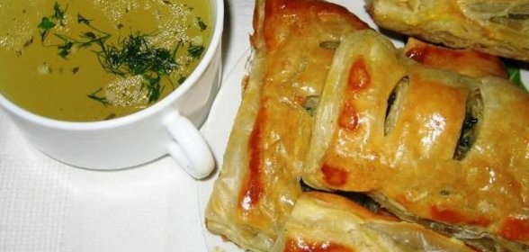 Слоеные пирожки с зеленью