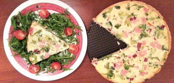 Киш с брокколи и ветчиной