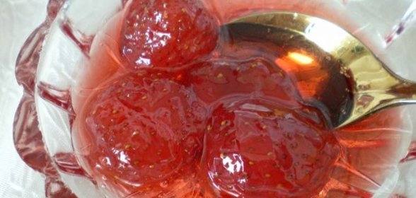 Клубничное варенье янтарное