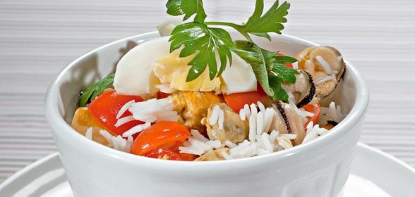 Брусника или клюква, протертые с сахаром