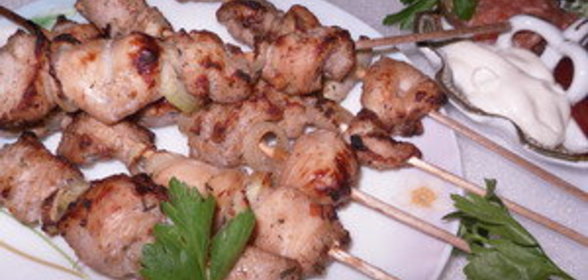 Куриные шашлычки в винном маринаде