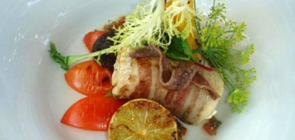 Фаршированная треска в беконе