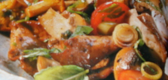 Салат из мяса с грибами и сыром.