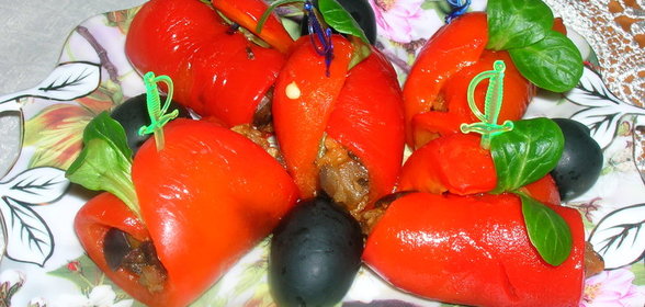 Рулончики закусочные из перца и баклажанов