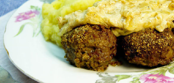 Мясной рулет с начинкой