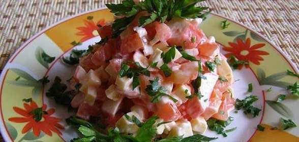 Салат с крабовыми палочками и сыром