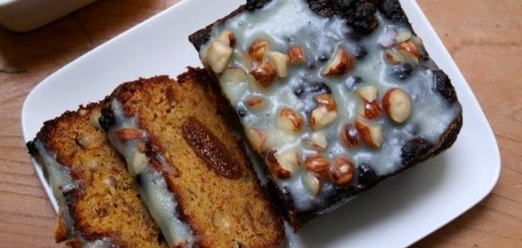 Кекс с инжиром и фундуком