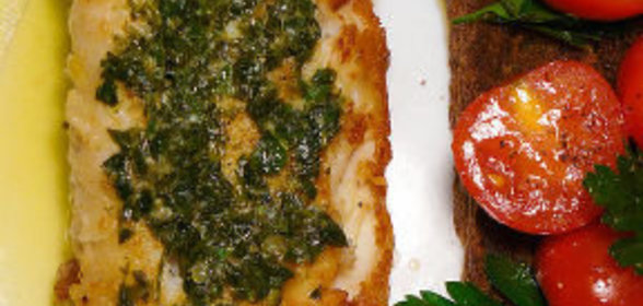 Рыба с маслом из каперсов и петрушки