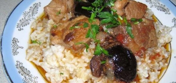 Цукаты из сливы с орехами