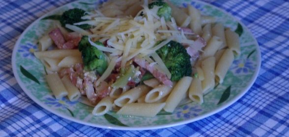 Пенне с брокколи под соусом из порея