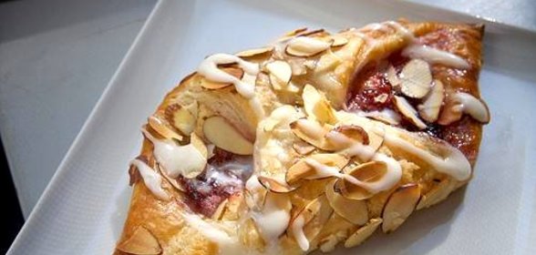 Датские булочки с марципаном и джемом