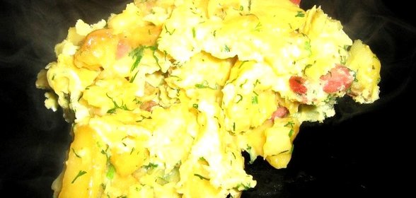 Жаренный картофель с яйцом