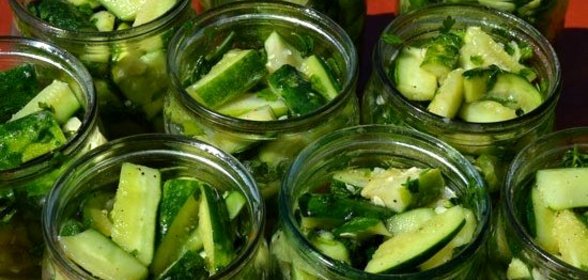 Огурчики с петрушкой