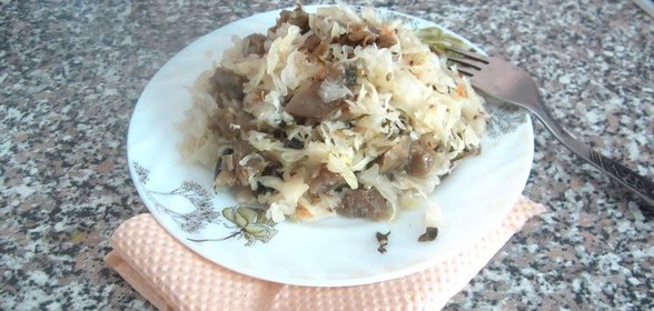Салат из маринованных баклажанов и квашеной капусты