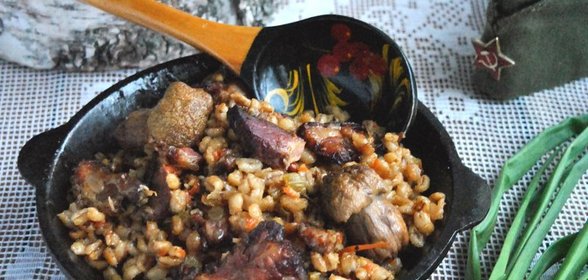 Перловочка для защитников, томлёная с копчеными ребрышками и белыми грибами