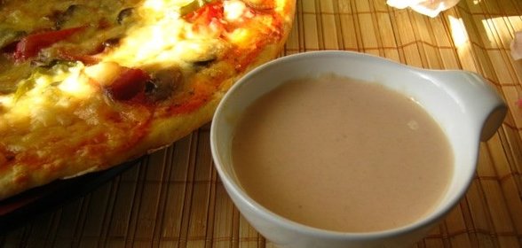 Розовый соус к пицце