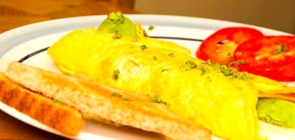 Омлет с авокадо