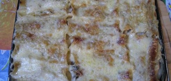Каннеллони с курицей и грибами под соусом бешамель