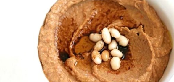 Соус из запеченного чеснока и фасоли