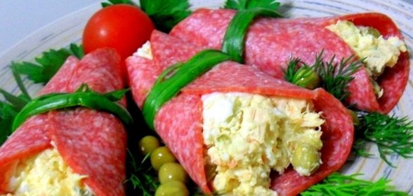 Закусочные рулеты из салями