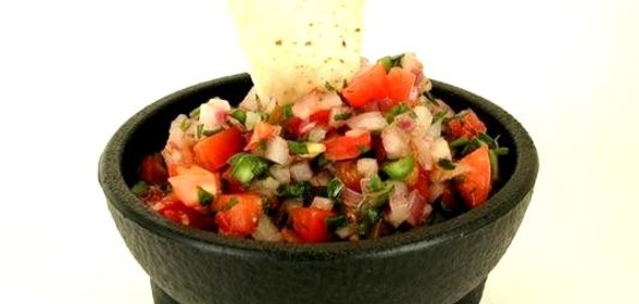 Свежая мексиканская сальса