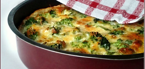 Песочный пирог с брокколи и ветчиной