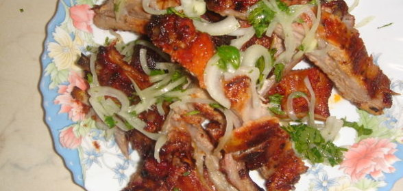 Гуляш с колбасой