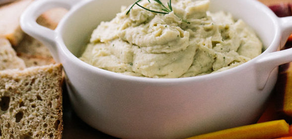 Соус из белой фасоли с чесноком и розмарином