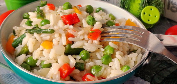 Рис с зеленой спаржей и горошком