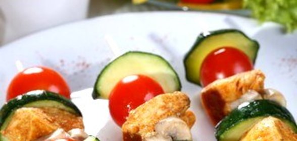 Куриные шашлыки с грибами и черри