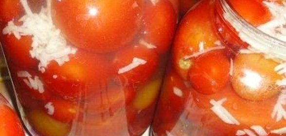 Рецепт вкусных заготовок: помидоры с чесноком на зиму