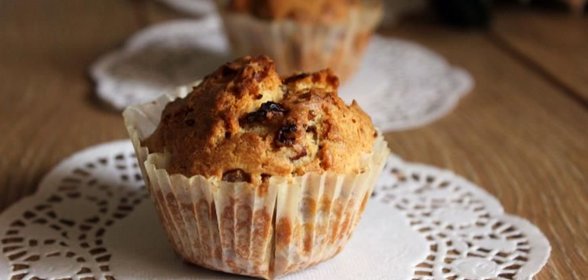 Закусочные ржаные кексы с беконом и красным луком