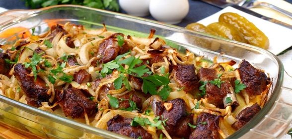 Запечённая картошка со свиными рёбрышками