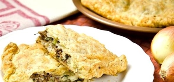 Греческий пирог с брынзой и мясом