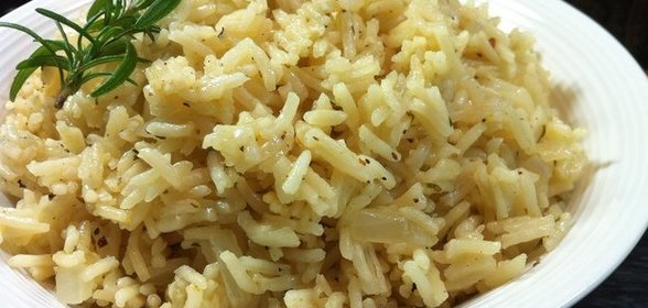 Рис с запеченным чесноком и розмарином