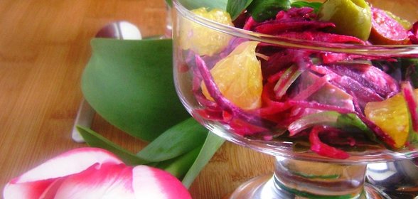 Салат из свежих свеклы и моркови с апельсином и сыром