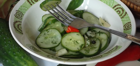 Малосольные огурцы к обеду