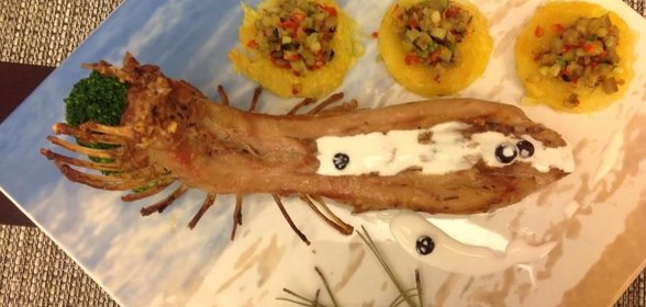 Кролик лобстер с картофельным рости, брокколи и рататуем