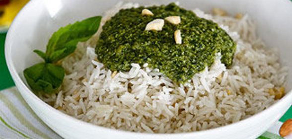 Рис с арахисом и соусом песто в мультиварке
