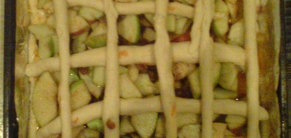 Пирог Яблочный с изюмом, абрикосовым вареньем