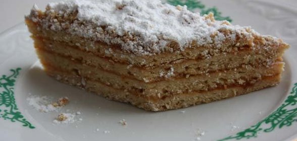 Слоеный пирог с абрикосовым джемом