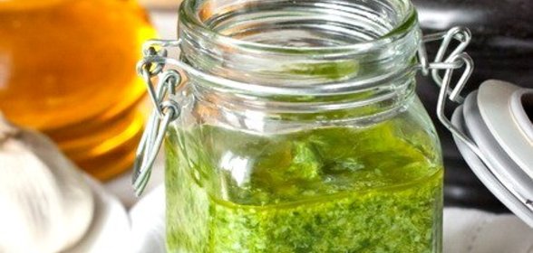 Шпинатное песто с орехами