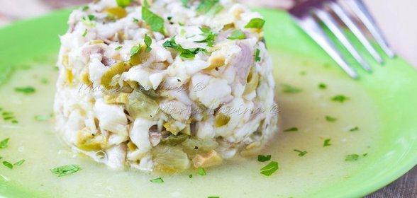 Средиземноморский тартар из сига с оливками и каперсами