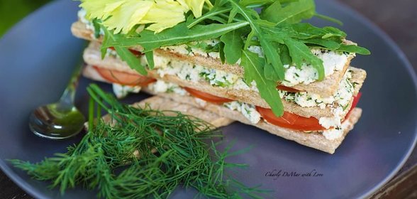 Питательные и очень вкусный Миндальный сыр с зеленью!