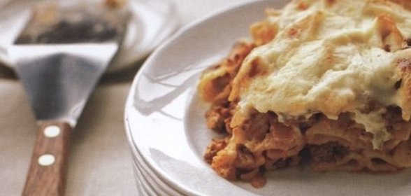 Макароны запеченные под соусом бешамель