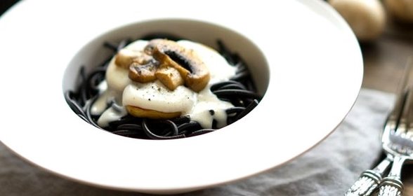 Грибы под белым соусом